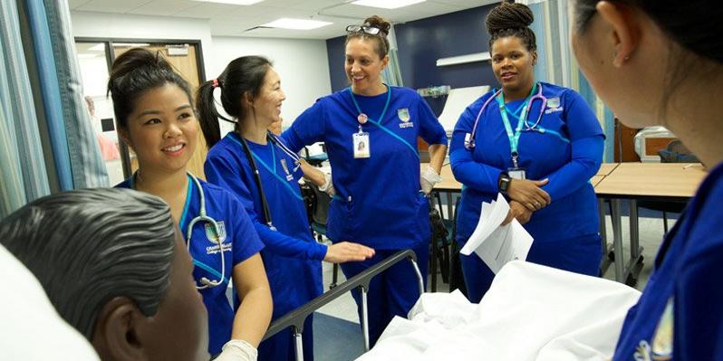 Chamberlain nurses learning in a simulation room