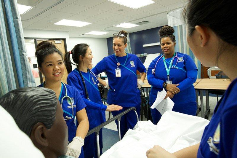 Chamberlain nurses learning in a simulation room
